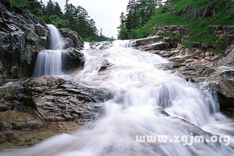 梦见河水