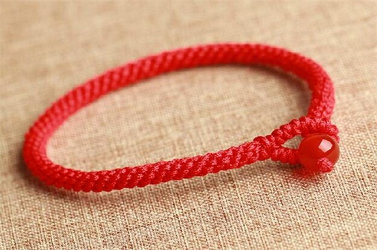 【民俗】带红绳可以赶走霉运吗 为什么戴红绳运气更不好(图1)